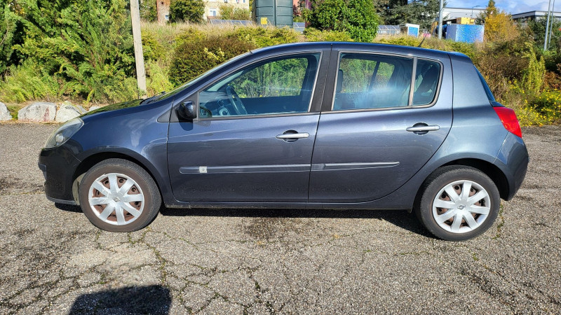 Photo 13 de l'offre de RENAULT CLIO III 1.5 DCI 85CH EXCEPTION 2 5P à 7290€ chez L'Automobile Jérôme BATHIARD