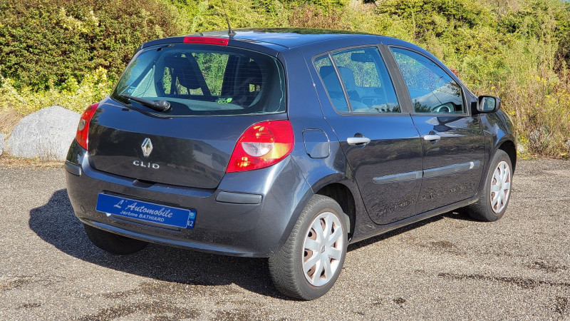 Photo 10 de l'offre de RENAULT CLIO III 1.5 DCI 85CH EXCEPTION 2 5P à 7290€ chez L'Automobile Jérôme BATHIARD