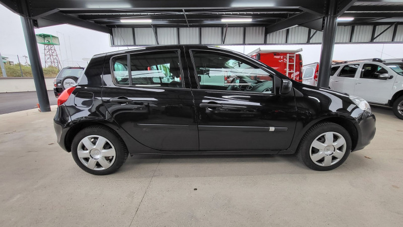 Photo 17 de l'offre de RENAULT CLIO III 1.2 16V 75CH ALIZE 5P à 7990€ chez L'Automobile Jérôme BATHIARD