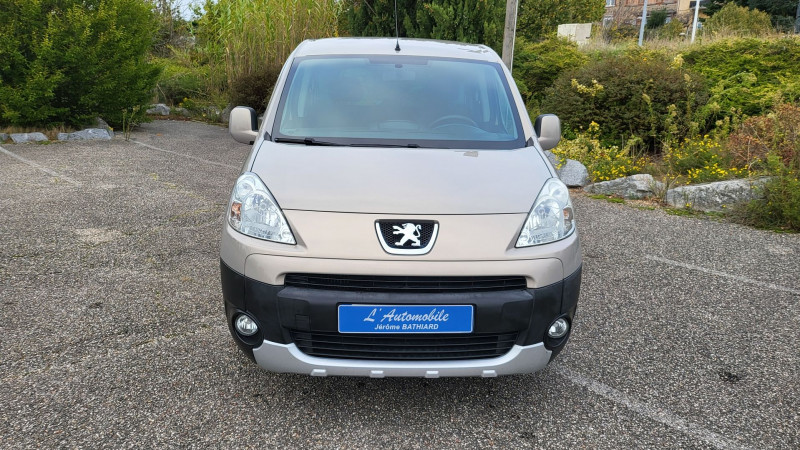 Photo 10 de l'offre de PEUGEOT PARTNER TEPEE 1.6 HDI90 LOISIRS à 9290€ chez L'Automobile Jérôme BATHIARD