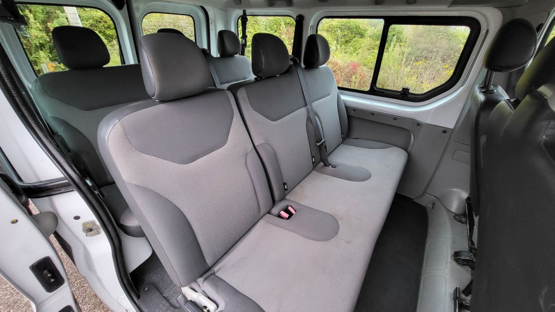 Photo 14 de l'offre de RENAULT TRAFIC II PASSENGER 2.0 DCI 90CH AUTHENTIQUE à 17290€ chez L'Automobile Jérôme BATHIARD