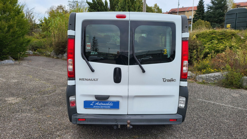 Photo 7 de l'offre de RENAULT TRAFIC II PASSENGER 2.0 DCI 90CH AUTHENTIQUE à 17290€ chez L'Automobile Jérôme BATHIARD