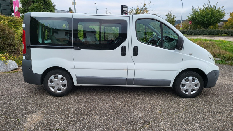 Photo 11 de l'offre de RENAULT TRAFIC II PASSENGER 2.0 DCI 90CH AUTHENTIQUE à 17290€ chez L'Automobile Jérôme BATHIARD