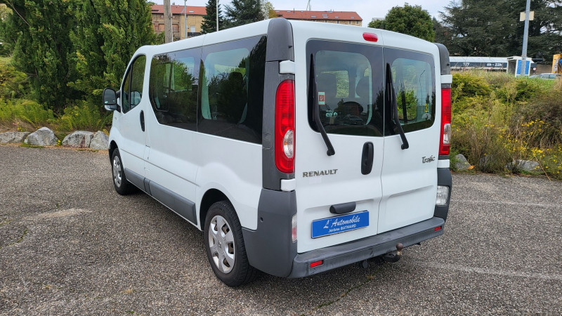 Photo 6 de l'offre de RENAULT TRAFIC II PASSENGER 2.0 DCI 90CH AUTHENTIQUE à 17290€ chez L'Automobile Jérôme BATHIARD