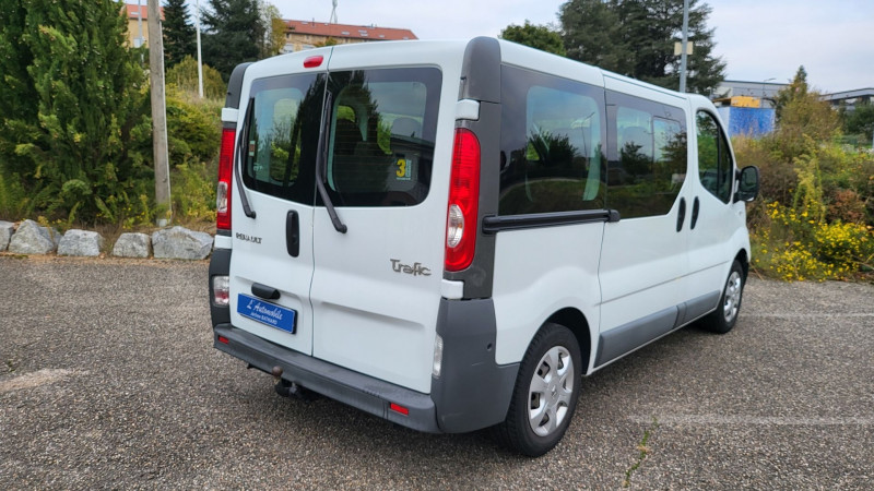 Photo 9 de l'offre de RENAULT TRAFIC II PASSENGER 2.0 DCI 90CH AUTHENTIQUE à 17290€ chez L'Automobile Jérôme BATHIARD