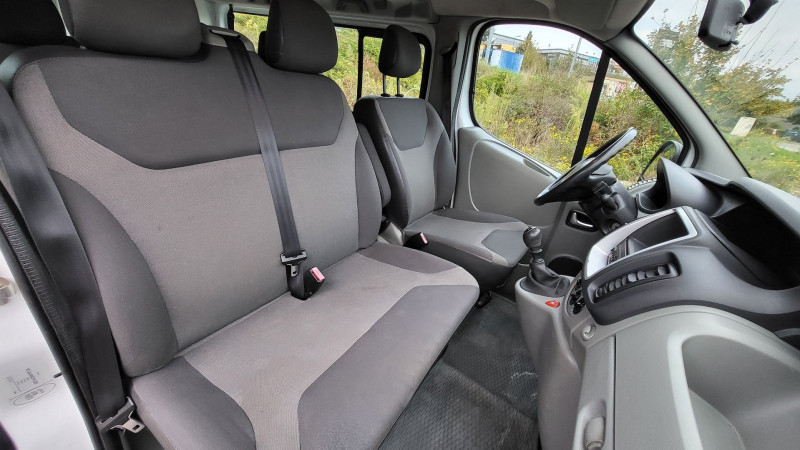 Photo 13 de l'offre de RENAULT TRAFIC II PASSENGER 2.0 DCI 90CH AUTHENTIQUE à 17290€ chez L'Automobile Jérôme BATHIARD