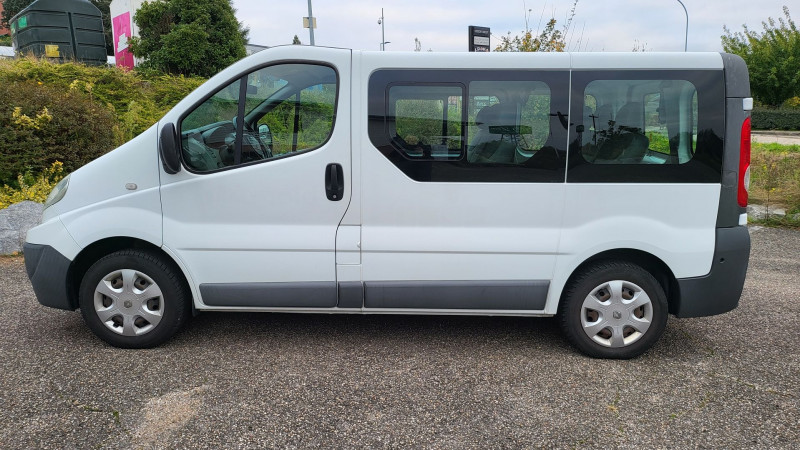 Photo 8 de l'offre de RENAULT TRAFIC II PASSENGER 2.0 DCI 90CH AUTHENTIQUE à 17290€ chez L'Automobile Jérôme BATHIARD