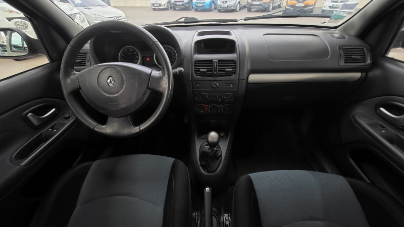 Photo 7 de l'offre de RENAULT CLIO II CAMPUS 1.2 16V 75CH AUTHENTIQUE 5P à 6290€ chez L'Automobile Jérôme BATHIARD