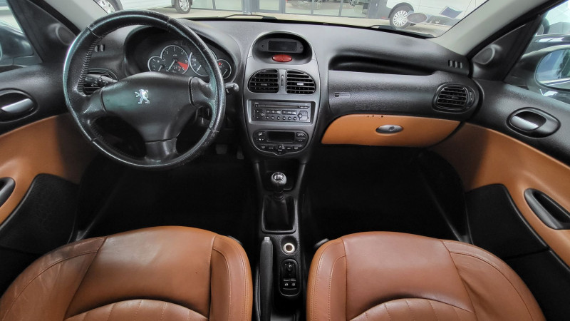 Photo 11 de l'offre de PEUGEOT 206 2.0 HDI ROLAND GARROS 5P à 4290€ chez L'Automobile Jérôme BATHIARD