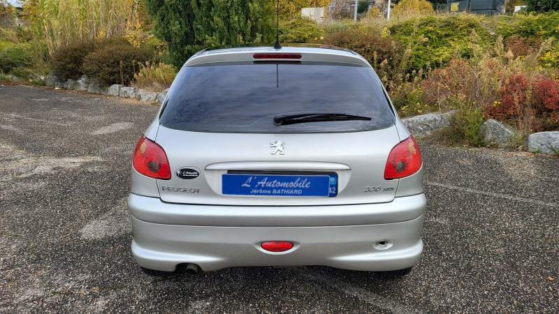 Photo 2 de l'offre de PEUGEOT 206 2.0 HDI ROLAND GARROS 5P à 4290€ chez L'Automobile Jérôme BATHIARD