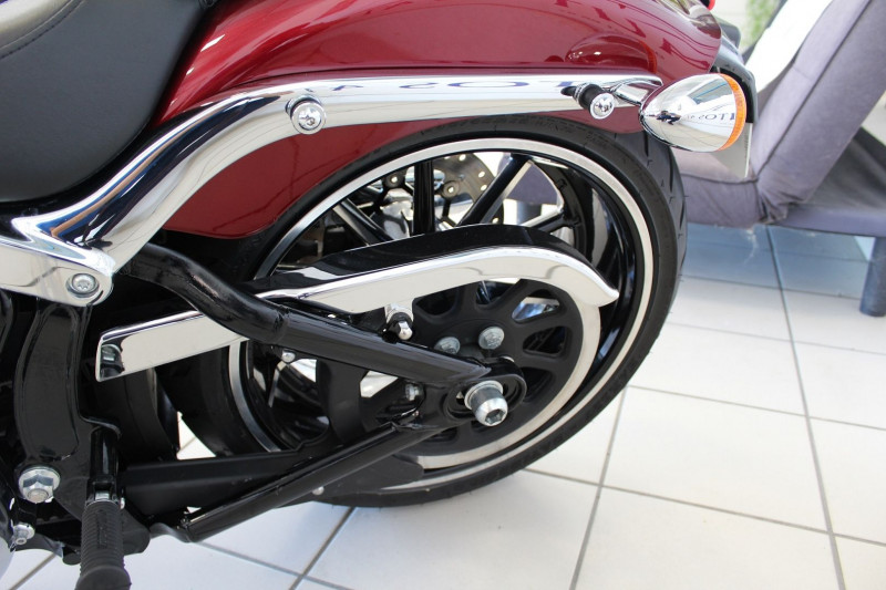 Photo 5 de l'offre de HARLEY-DAVIDSON SOFTAIL BREAKOUT SOFTAIL BREAKOUT 1690 COULEUR ABS 2015 à 18900€ chez BMC Autos 47