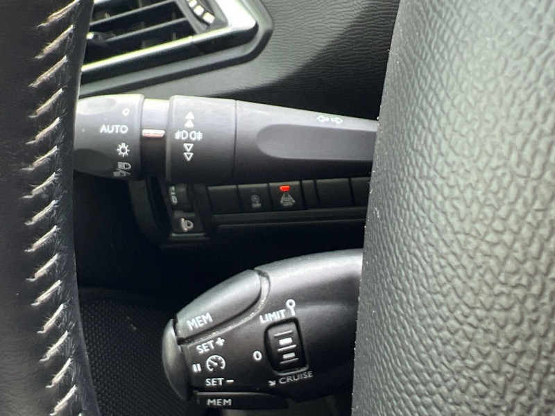 Photo 10 de l'offre de PEUGEOT 308 SW 2.0 BLUEHDI 150CH S&S ALLURE EAT6 à 17990€ chez Carlyss automobiles Vitré