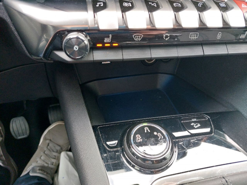 Photo 18 de l'offre de PEUGEOT 3008 1.2 PURETECH 130CH S&S ALLURE à 25490€ chez Carlyss automobiles Vitré