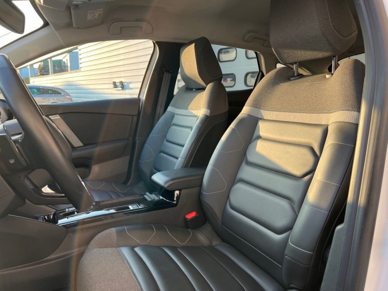 Photo 8 de l'offre de CITROEN C4 PURETECH 130CH S&S SHINE EAT8 à 22490€ chez Carlyss automobiles Vitré