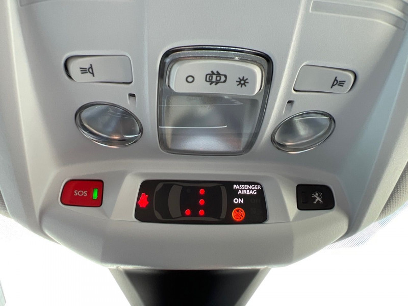 Photo 20 de l'offre de PEUGEOT 3008 1.5 BLUEHDI 130CH S&S ALLURE BUSINESS EAT8 à 21990€ chez Carlyss automobiles Vitré
