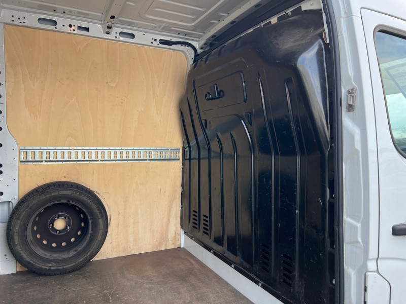 Photo 8 de l'offre de RENAULT MASTER III FG F3300 L2H2 2.3 DCI 130CH GRAND CONFORT TRANSFO SPIREL RASSOL à 26990€ chez Carlyss automobiles Vitré