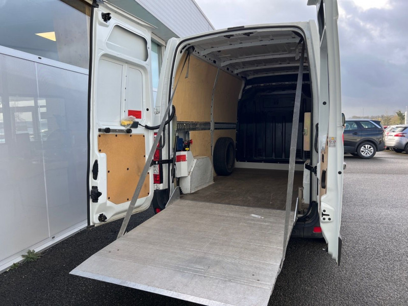 Photo 7 de l'offre de RENAULT MASTER III FG F3300 L2H2 2.3 DCI 130CH GRAND CONFORT TRANSFO SPIREL RASSOL à 26990€ chez Carlyss automobiles Vitré