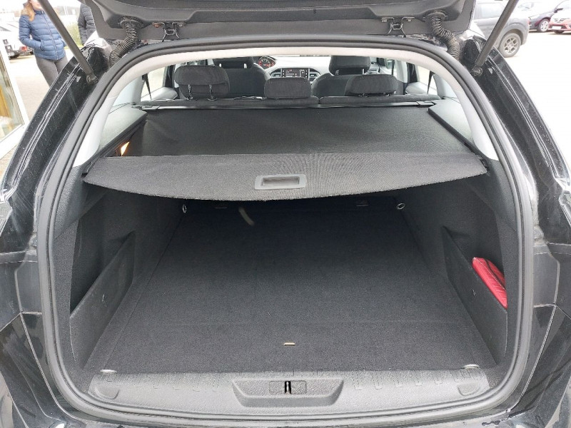 Photo 19 de l'offre de PEUGEOT 308 SW 1.2 PURETECH 130CH ?6.C S&S ALLURE à 17490€ chez Carlyss automobiles Vitré
