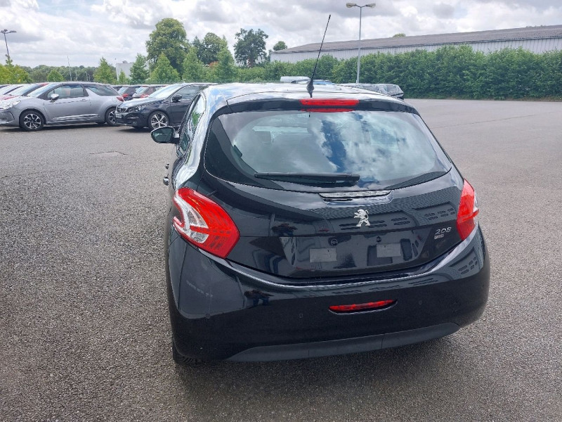 Photo 3 de l'offre de PEUGEOT 208 1.2 PURETECH 110CH ALLURE S&S 5P à 12990€ chez Carlyss automobiles Vitré