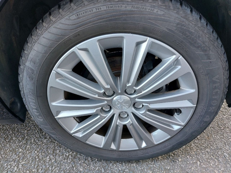 Photo 6 de l'offre de PEUGEOT 308 1.2 PURETECH 110CH E6.3 S&S ALLURE à 15490€ chez Carlyss automobiles Vitré