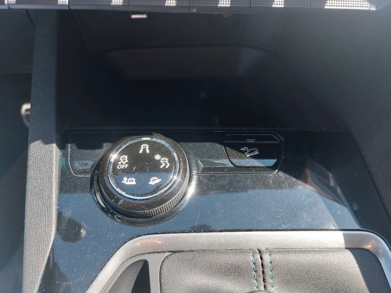 Photo 13 de l'offre de PEUGEOT 3008 1.5 BLUEHDI 130CH E6.C CROSSWAY S&S à 23490€ chez Carlyss automobiles Vitré