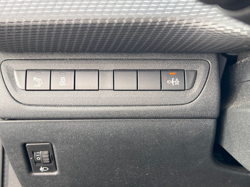 Photo 11 de l'offre de PEUGEOT 2008 1.2 PURETECH ACTIVE à 11290€ chez Carlyss automobiles Vitré