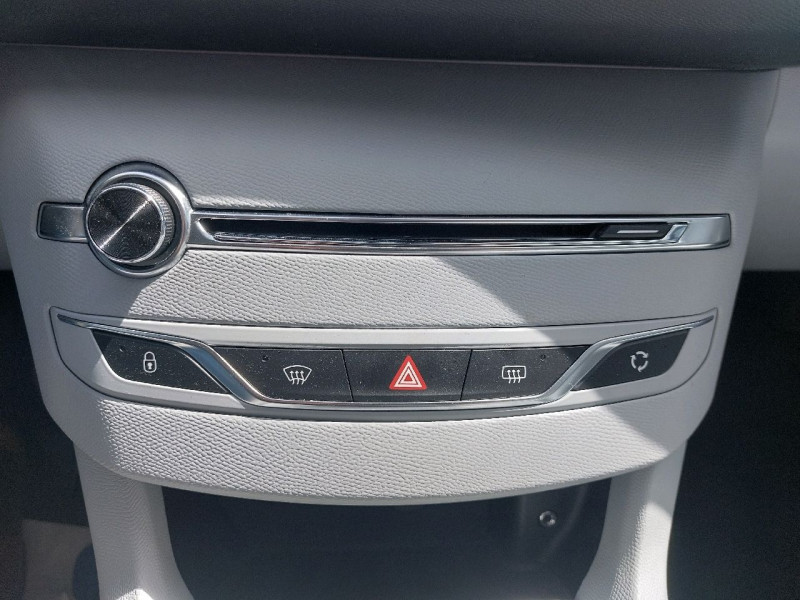 Photo 13 de l'offre de PEUGEOT 308 1.2 PURETECH 82CH ACTIVE 5P à 11790€ chez Carlyss automobiles Vitré