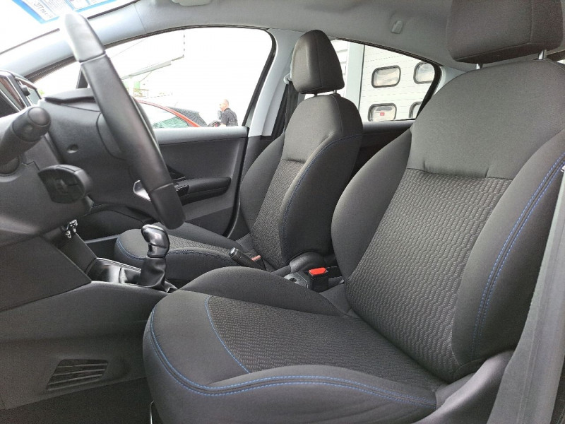 Photo 7 de l'offre de PEUGEOT 208 1.2 PURETECH 82CH E6.2 EVAP SIGNATURE 5P à 12290€ chez Carlyss automobiles Vitré