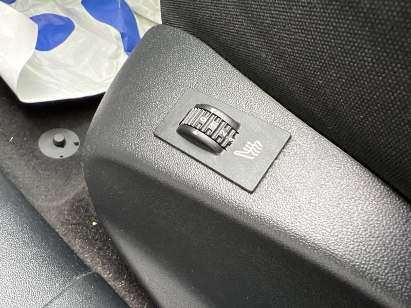Photo 9 de l'offre de PEUGEOT 2008 1.2 PURETECH ACTIVE à 10790€ chez Carlyss automobiles Vitré
