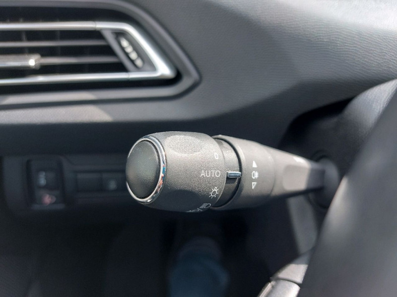 Photo 18 de l'offre de PEUGEOT 308 SW 1.2 PURETECH 130CH E6.3 S&S ACTIVE BUSINESS à 16490€ chez Carlyss automobiles Vitré