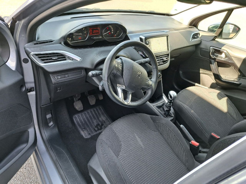Photo 8 de l'offre de PEUGEOT 208 1.2 PURETECH 110CH E6.C ALLURE BUSINESS S&S 5P à 14990€ chez Carlyss automobiles Vitré