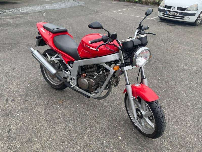 Photo 3 de l'offre de HYOSUNG Comet Comet 125 GT Roadster à 600€ chez Franck motos