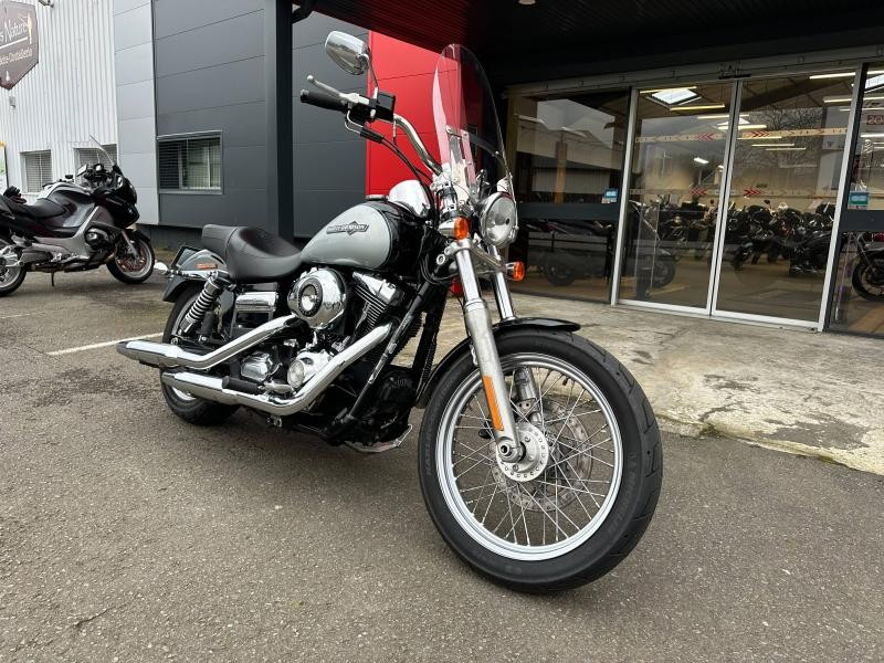 Photo 3 de l'offre de HARLEY-DAVIDSON Dyna Super Glide Dyna Super Glide Custom 1584 Bicolore ABS 2012 à 10490€ chez Franck motos