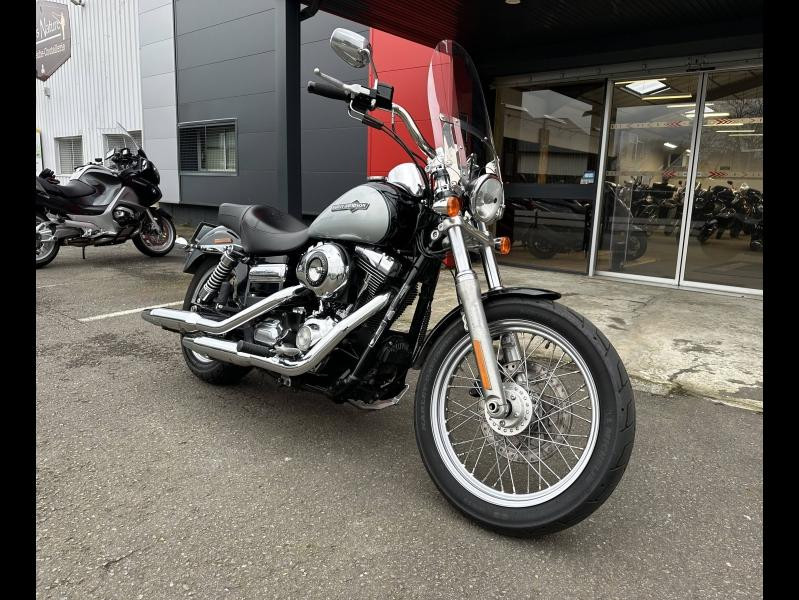 Photo 4 de l'offre de HARLEY-DAVIDSON Dyna Super Glide Custom 1584 Bicolore ABS 2012 à 10490€ chez Franck motos