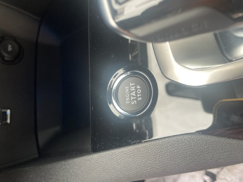 Photo 14 de l'offre de PEUGEOT 3008 HYBRID 225CH ALLURE PACK E-EAT8 à 24990€ chez NEOVEO