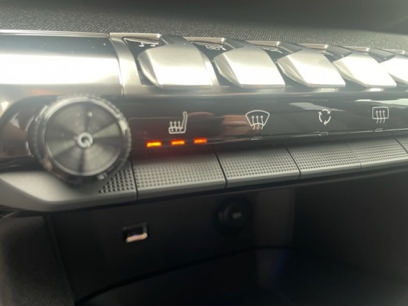 Photo 12 de l'offre de PEUGEOT 3008 HYBRID 225CH ALLURE PACK E-EAT8 à 24990€ chez NEOVEO