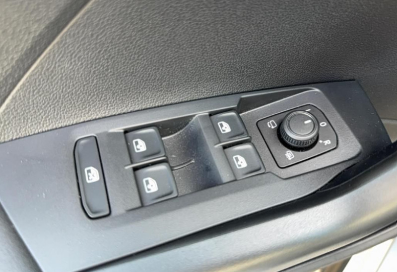 Photo 14 de l'offre de VOLKSWAGEN T-CROSS 1.0 TSI 116CH LIFE DSG7 à 23990€ chez NEOVEO