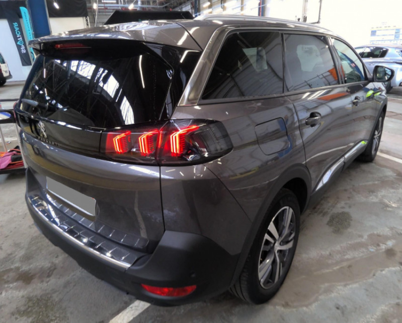 Photo 2 de l'offre de PEUGEOT 5008 HYBRID 136CH ALLURE PACK E-DCS6 à 25990€ chez NEOVEO
