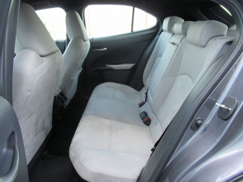 Photo 7 de l'offre de LEXUS UX 250H 2WD PACK BUSINESS MY20 à 22990€ chez J'NOV AUTO