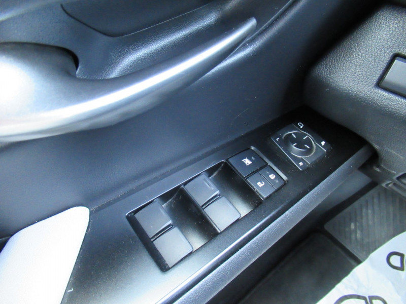 Photo 15 de l'offre de LEXUS UX 250H 2WD PACK BUSINESS MY20 à 22990€ chez J'NOV AUTO