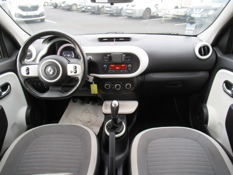 Photo 6 de l'offre de RENAULT TWINGO III 1.0 SCE 70CH STOP&START INTENS ECO² à 8490€ chez J'NOV AUTO