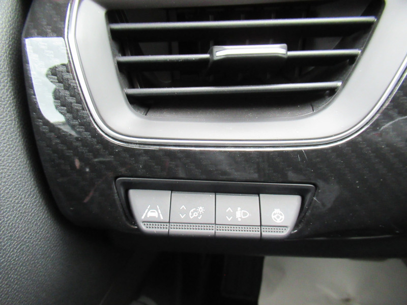 Photo 19 de l'offre de RENAULT ARKANA 1.6 E-TECH 145CH RS LINE -21B à 24490€ chez J'NOV AUTO