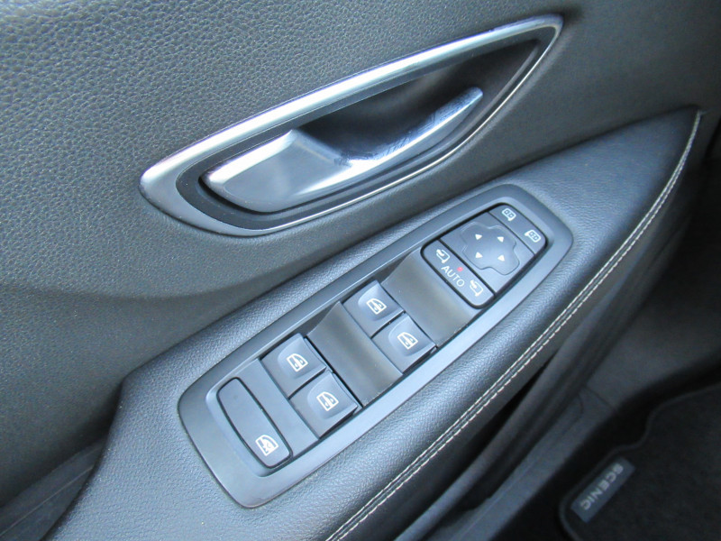 Photo 12 de l'offre de RENAULT SCENIC IV 1.5 DCI 110CH ENERGY BUSINESS à 10990€ chez J'NOV AUTO