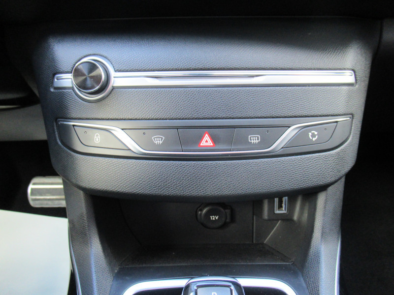 Photo 17 de l'offre de PEUGEOT 308 SW 1.5 BLUEHDI 130CH S&S GT LINE EAT8 à 16490€ chez J'NOV AUTO