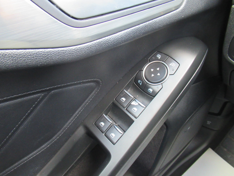 Photo 16 de l'offre de FORD FOCUS 1.5 ECOBLUE 120CH TITANIUM BVA à 16990€ chez J'NOV AUTO