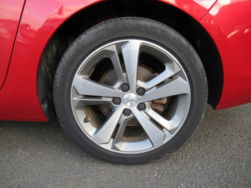 Photo 20 de l'offre de PEUGEOT 308 SW 1.5 BLUEHDI 130CH S&S GT LINE EAT8 à 16490€ chez J'NOV AUTO