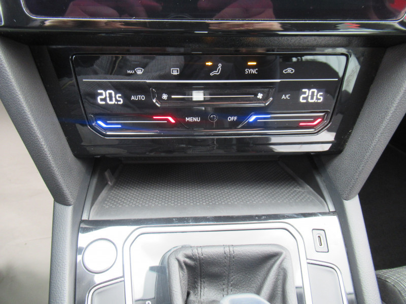 Photo 15 de l'offre de VOLKSWAGEN PASSAT SW 2.0 TDI EVO 150CH BUSINESS DSG7 8CV à 20490€ chez J'NOV AUTO