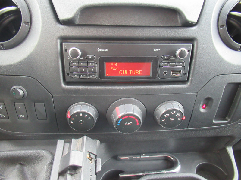 Photo 10 de l'offre de RENAULT MASTER III FG F3500 L2H2 2.3 DCI 130CH GRAND CONFORT EURO6 à 16490€ chez J'NOV AUTO