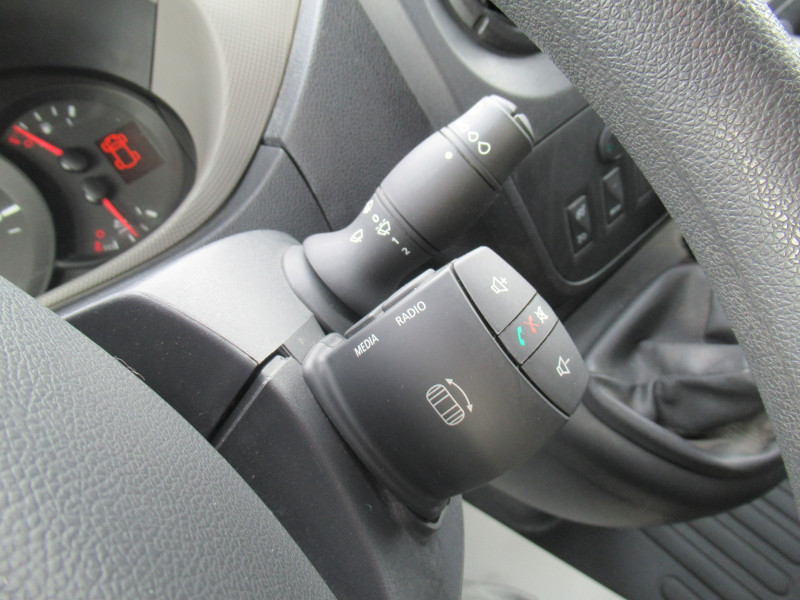 Photo 13 de l'offre de RENAULT MASTER III FG F3500 L2H2 2.3 DCI 130CH GRAND CONFORT EURO6 à 16490€ chez J'NOV AUTO