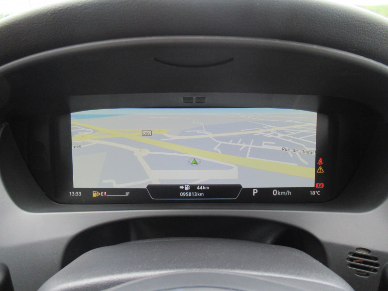 Photo 12 de l'offre de JAGUAR F-PACE 2.0D 180CH R-SPORT AWD BVA8 à 24990€ chez J'NOV AUTO